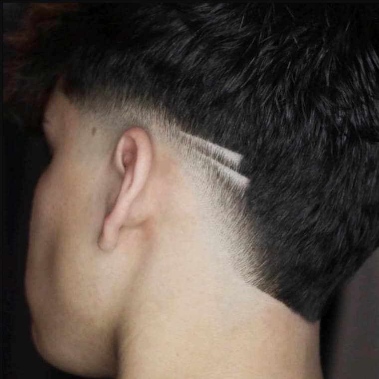 Side profile of a taper with a razored line through the side.